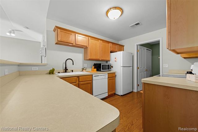 4048 Berkeley Avenue, Canton, MI 48188