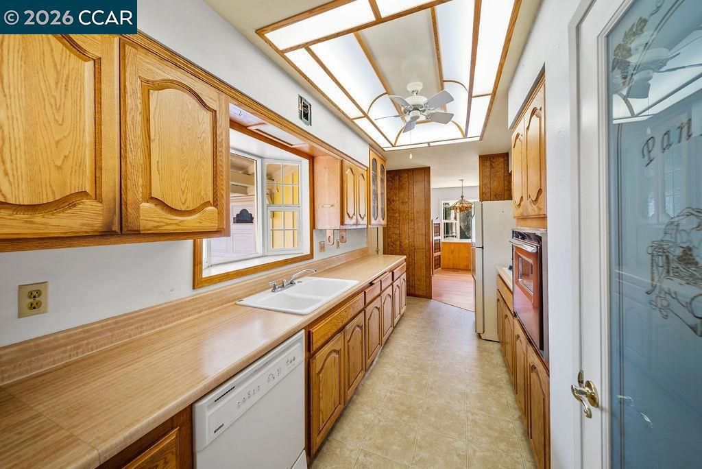 Image 21 of property listing at 5895 Herriman Dr, Clayton, CA 94517