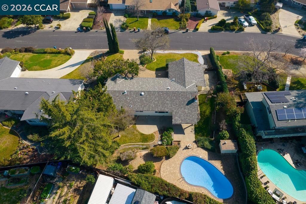 Image 28 of property listing at 5895 Herriman Dr, Clayton, CA 94517