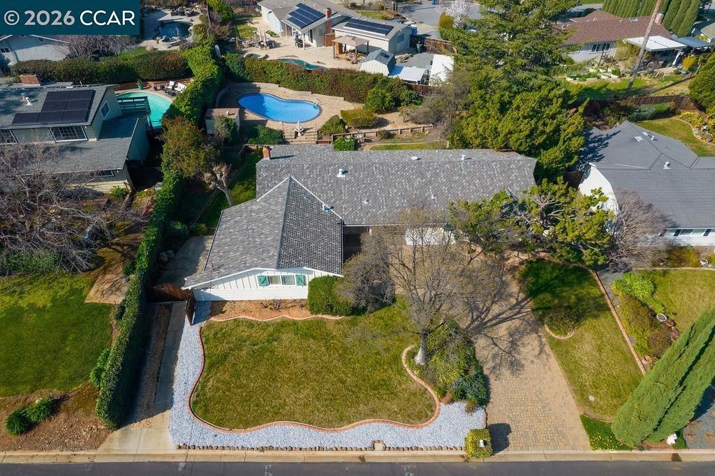 Image 32 of property listing at 5895 Herriman Dr, Clayton, CA 94517