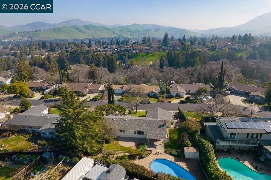 Image 34 of property listing at 5895 Herriman Dr, Clayton, CA 94517