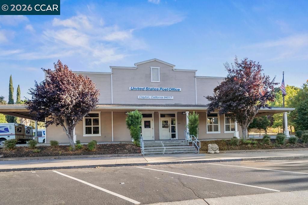 Image 37 of property listing at 5895 Herriman Dr, Clayton, CA 94517