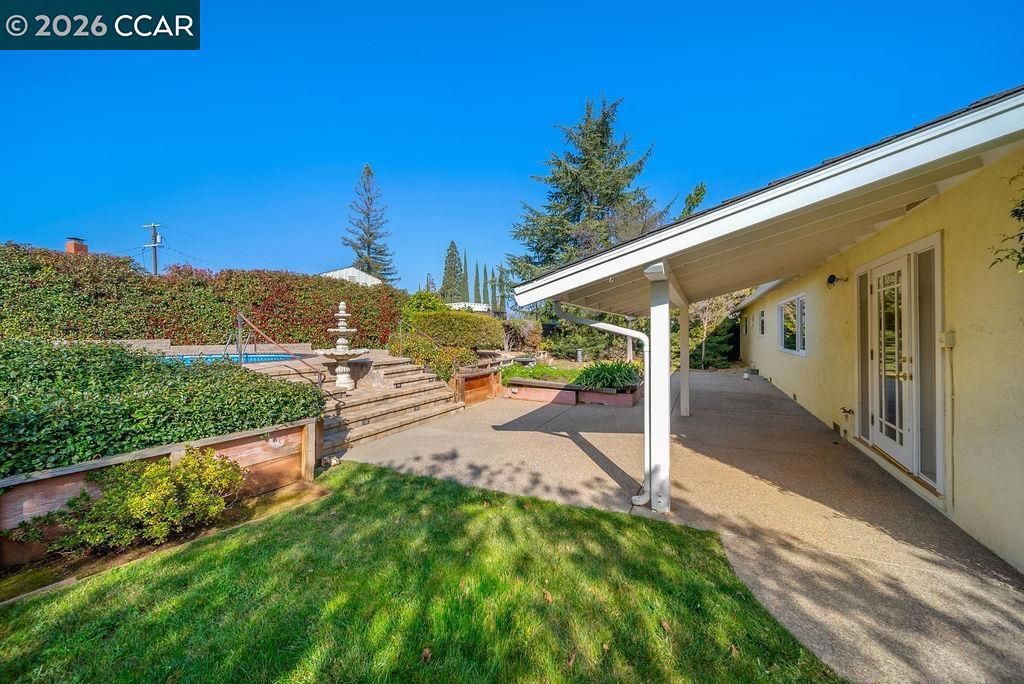 Image 6 of property listing at 5895 Herriman Dr, Clayton, CA 94517