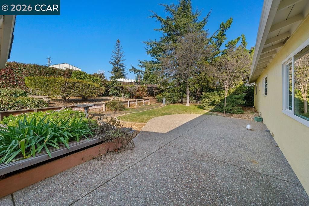 Image 9 of property listing at 5895 Herriman Dr, Clayton, CA 94517