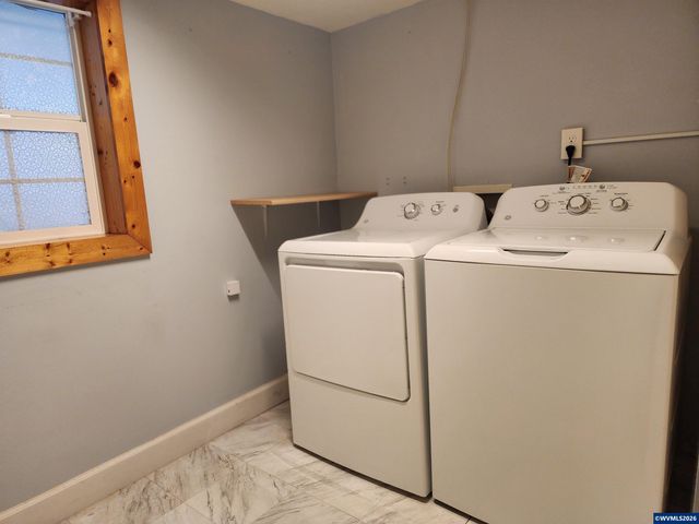 208 S Swiegle Av, Molalla, OR 97038