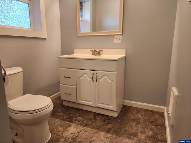 208 S Swiegle Av, Molalla, OR 97038