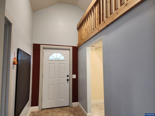 208 S Swiegle Av, Molalla, OR 97038