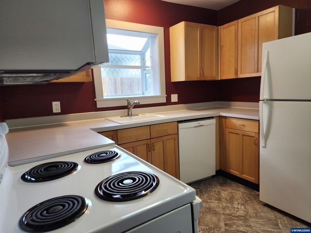 208 S Swiegle Av, Molalla, OR 97038