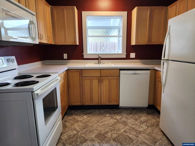 208 S Swiegle Av, Molalla, OR 97038