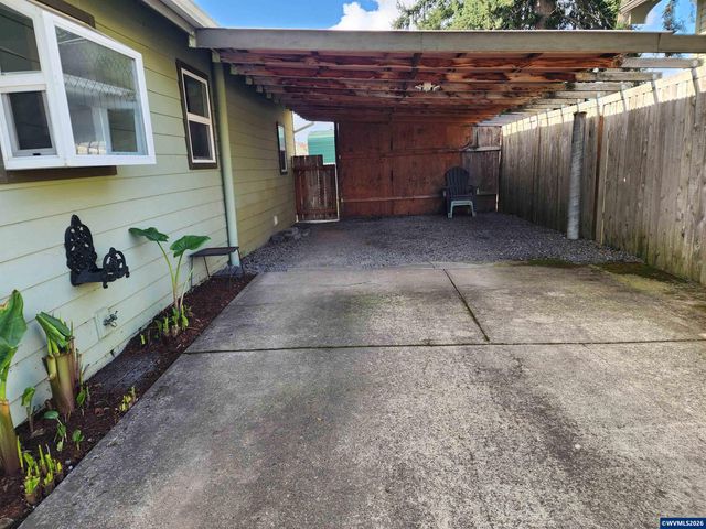 208 S Swiegle Av, Molalla, OR 97038