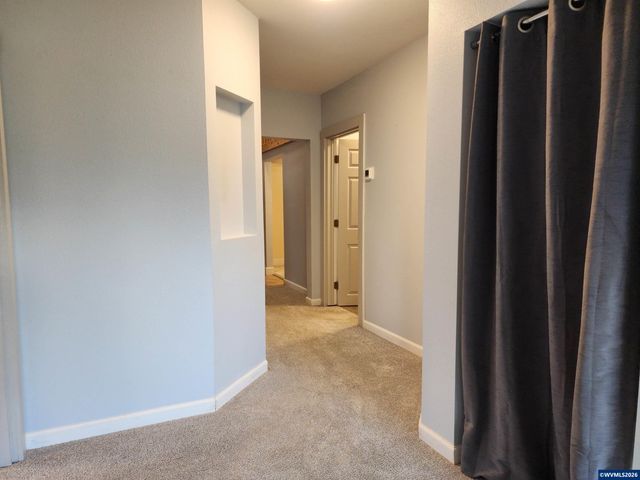 208 S Swiegle Av, Molalla, OR 97038