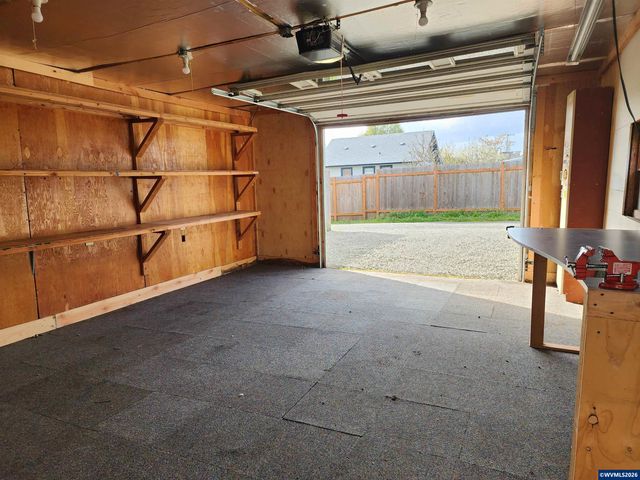 208 S Swiegle Av, Molalla, OR 97038
