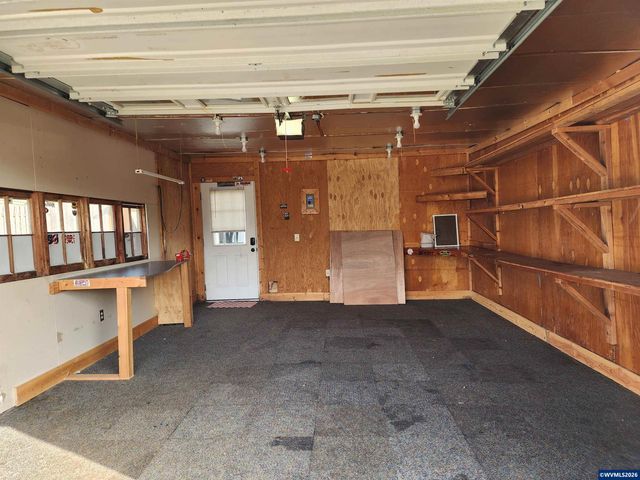 208 S Swiegle Av, Molalla, OR 97038