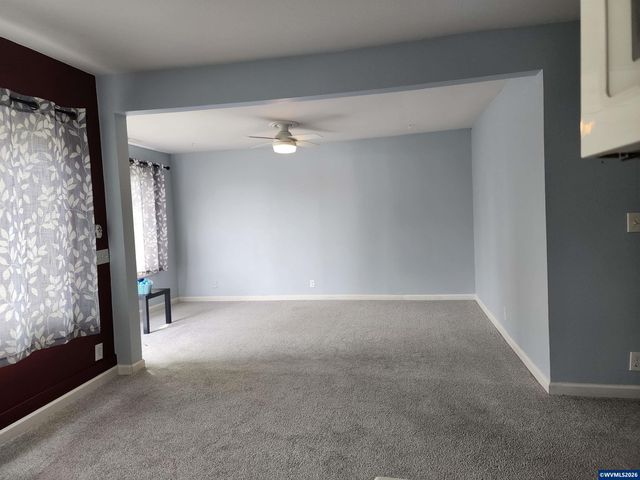 208 S Swiegle Av, Molalla, OR 97038