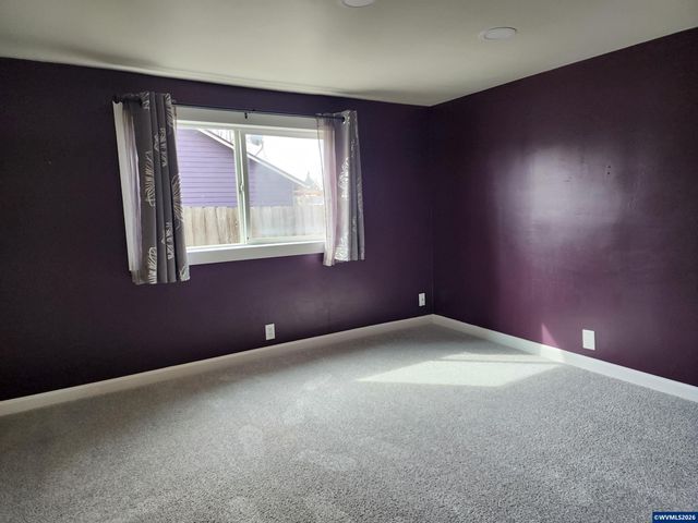208 S Swiegle Av, Molalla, OR 97038