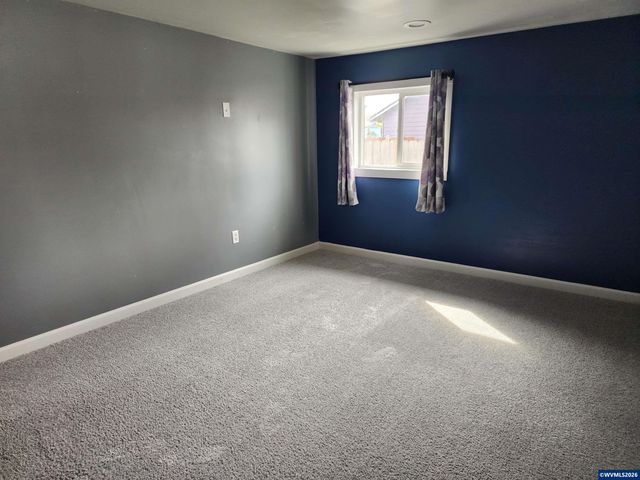 208 S Swiegle Av, Molalla, OR 97038