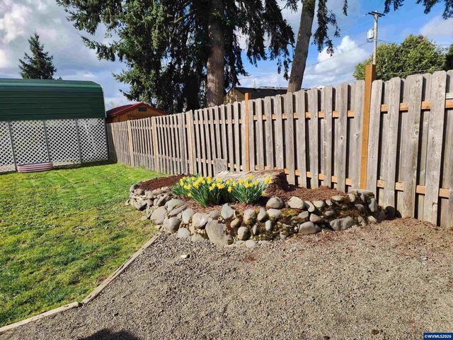 208 S Swiegle Av, Molalla, OR 97038