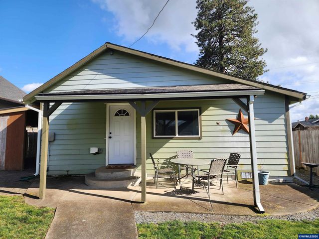 208 S Swiegle Av, Molalla, OR 97038