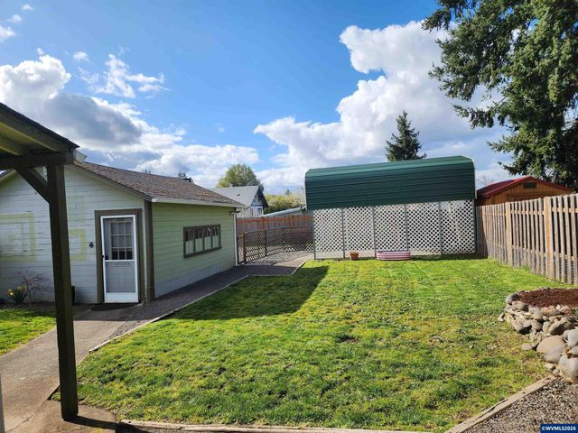 208 S Swiegle Av, Molalla, OR 97038