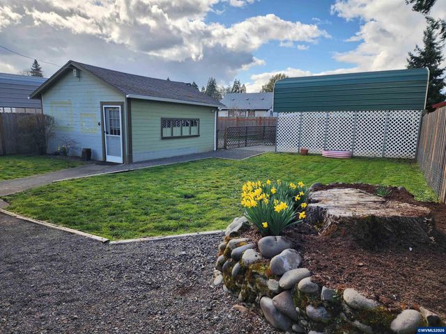 208 S Swiegle Av, Molalla, OR 97038