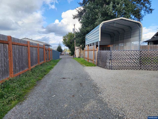 208 S Swiegle Av, Molalla, OR 97038