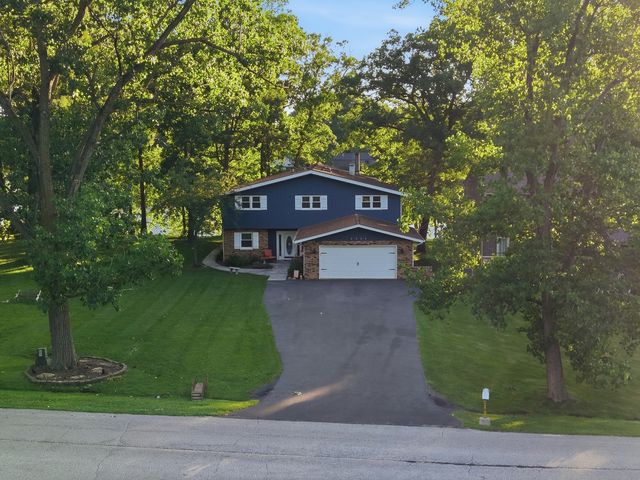 2080 Hidden Valley Drive, Crown Point, IN 46307