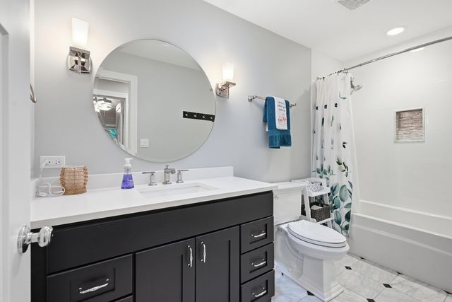 2080 Hidden Valley Drive, Crown Point, IN 46307