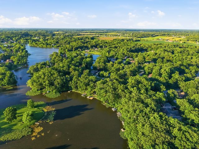 2080 Hidden Valley Drive, Crown Point, IN 46307