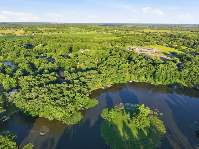 2080 Hidden Valley Drive, Crown Point, IN 46307