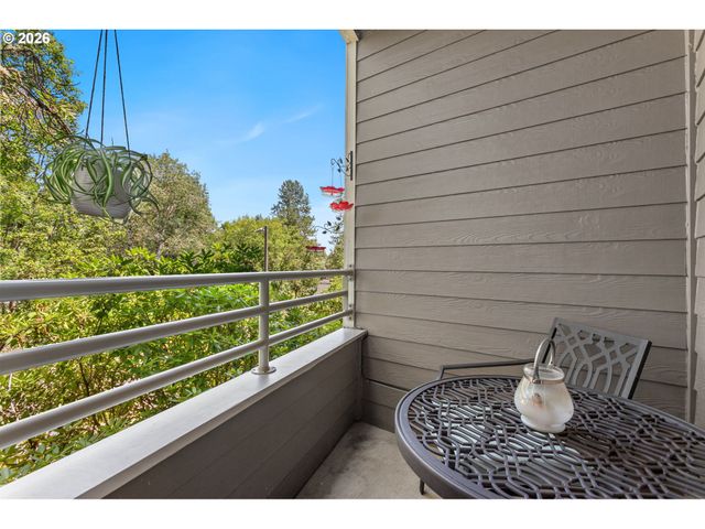 15764 Sw FLAGSTONE Dr, Beaverton, OR 97007