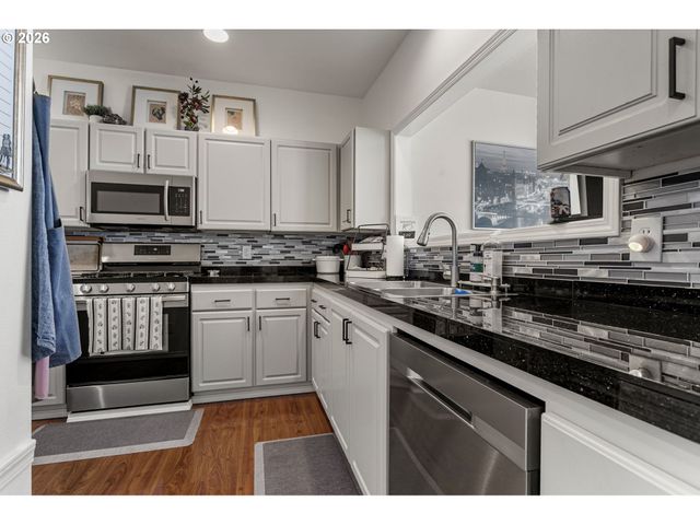 15764 Sw FLAGSTONE Dr, Beaverton, OR 97007