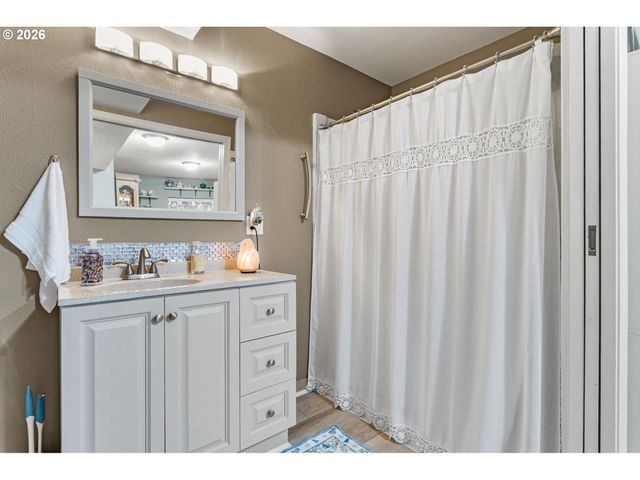 15764 Sw FLAGSTONE Dr, Beaverton, OR 97007