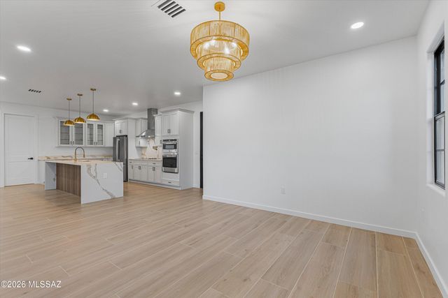5259 E Fort Lowell Road, Tucson, AZ 85712