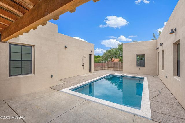 5259 E Fort Lowell Road, Tucson, AZ 85712