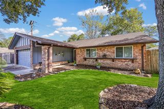 4015 Ravine Drive, Friendswood, TX 77546