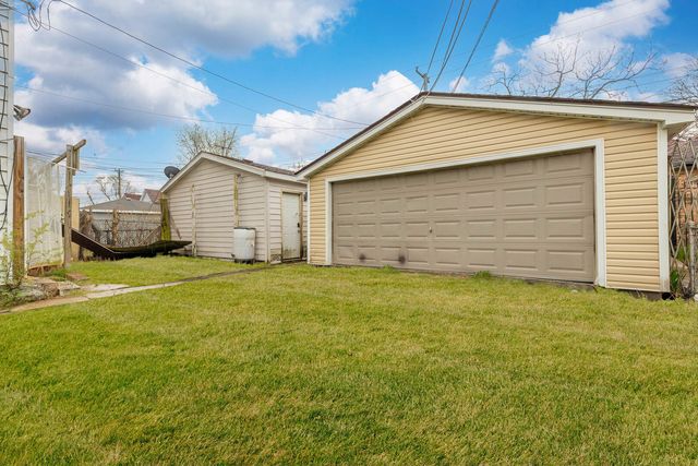8610 S Burnham Avenue, Chicago, IL 60617