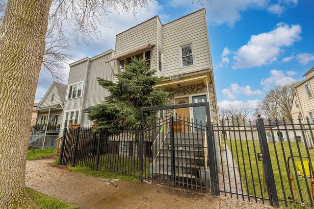 8610 S Burnham Avenue, Chicago, IL 60617