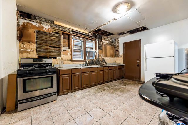 8610 S Burnham Avenue, Chicago, IL 60617