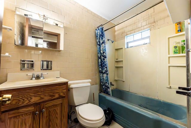 8610 S Burnham Avenue, Chicago, IL 60617