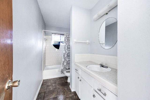 1801 N 7th Street, Baytown, TX 77520