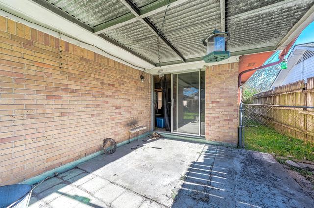 1801 N 7th Street, Baytown, TX 77520