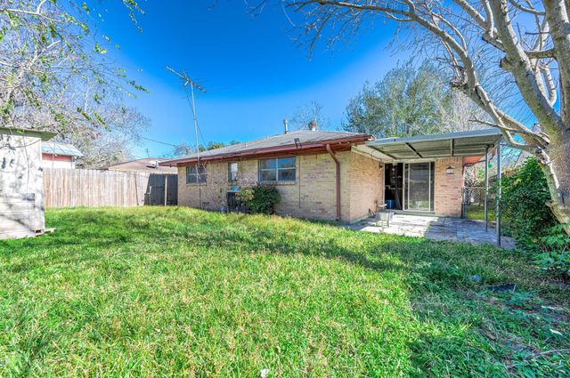 1801 N 7th Street, Baytown, TX 77520