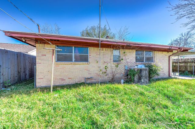 1801 N 7th Street, Baytown, TX 77520