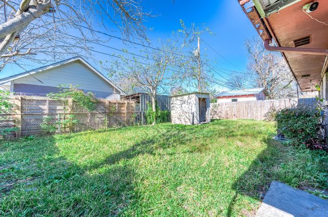 1801 N 7th Street, Baytown, TX 77520