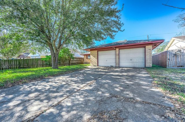 1801 N 7th Street, Baytown, TX 77520
