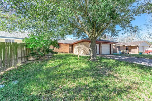 1801 N 7th Street, Baytown, TX 77520