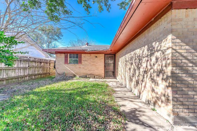 1801 N 7th Street, Baytown, TX 77520