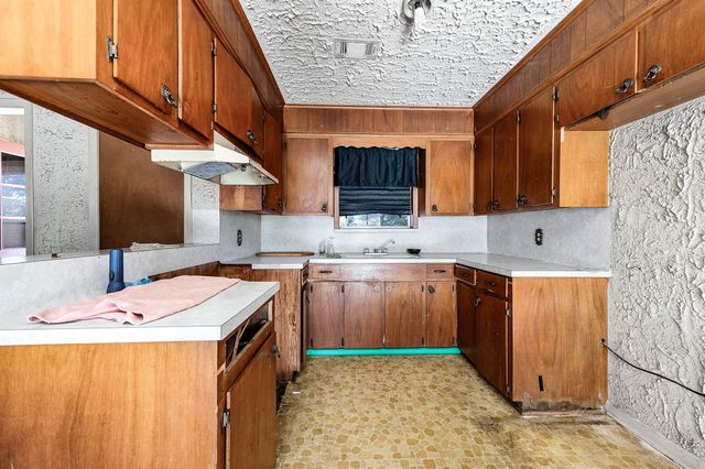 1801 N 7th Street, Baytown, TX 77520