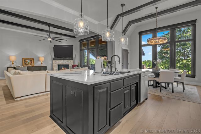 611 Fairway Drive, Broken Arrow, OK 74011