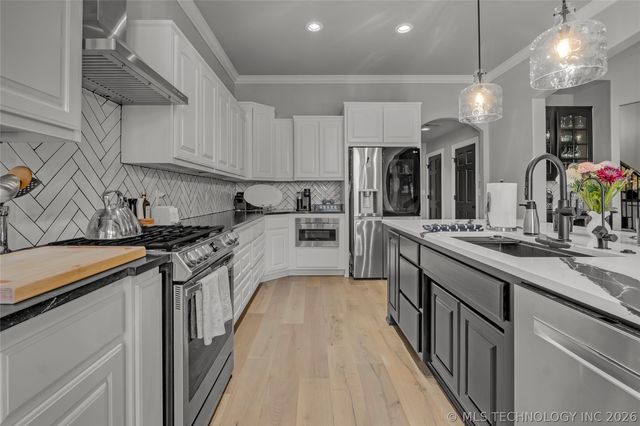611 Fairway Drive, Broken Arrow, OK 74011